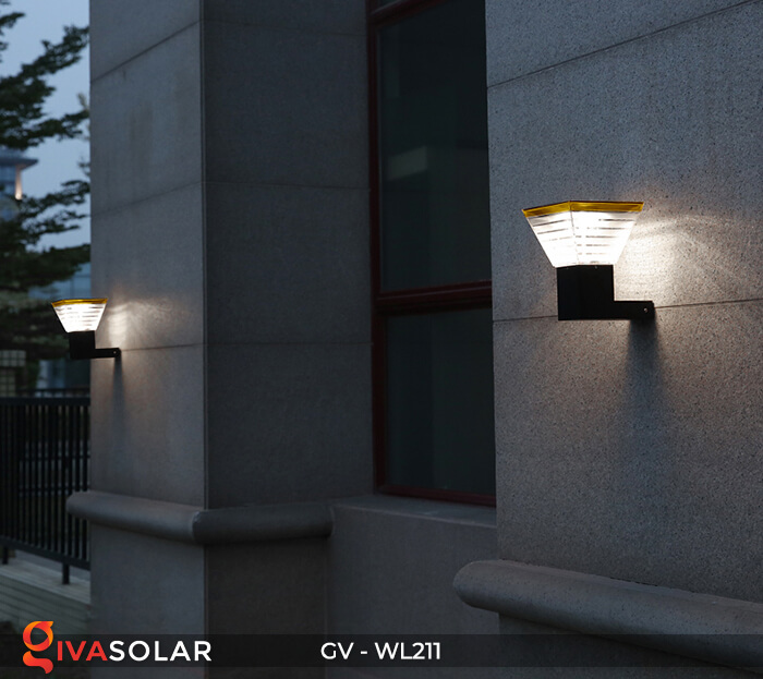 Đèn gắn tường năng lượng mặt trời WL211 1