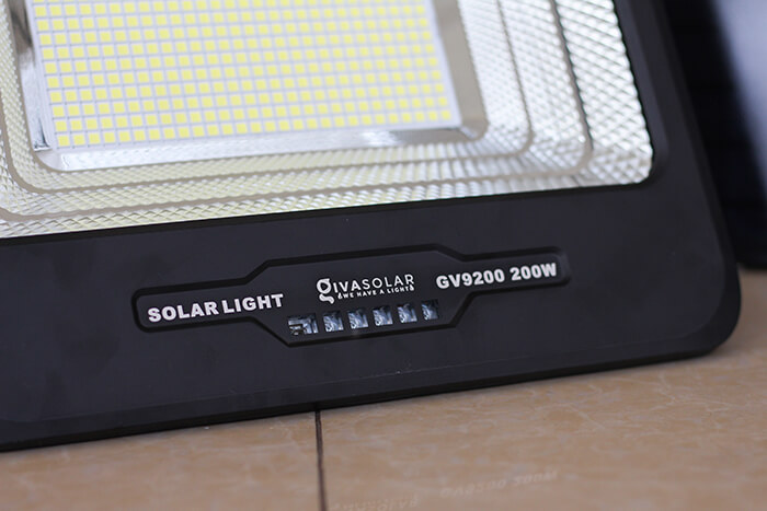 Đèn pha LED sử dụng điện mặt trời GV9200 - 200W 12